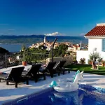 Feriehus Mela Mit Blick Auf Wasser By Interhome Vrbnik (Primorje-Gorski Kotar)